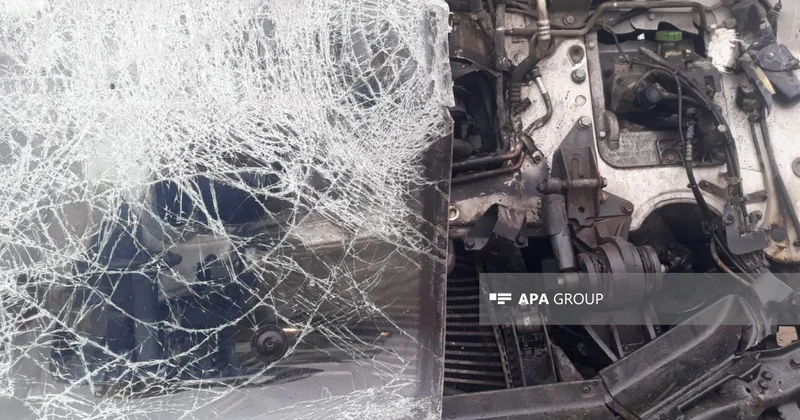 Goranboyda mikroavtobusla minik maşını toqquşub, yaralılar var