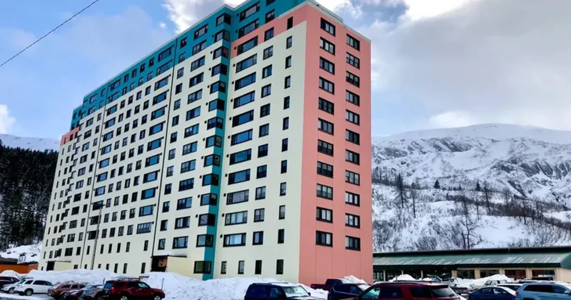Bütün şəhər bir binada yaşayır Fotolar