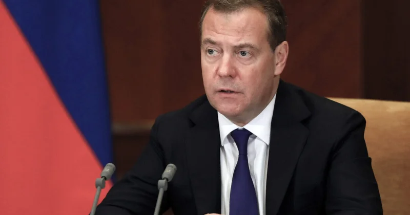 Medvedev İrəvandakı sammit iştirakçılarını təhqir etdi FOTO