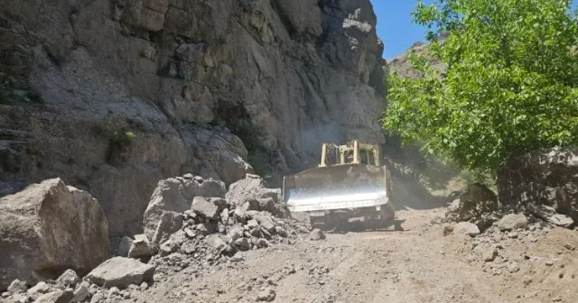 Naxçıvanda qaya uçqunu FOTO