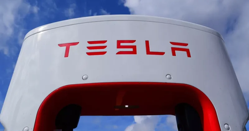 Акции Tesla падают из за конфликта Маска с Трампом