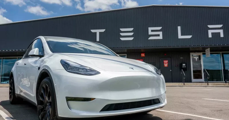Британцы отказываются от машин Tesla