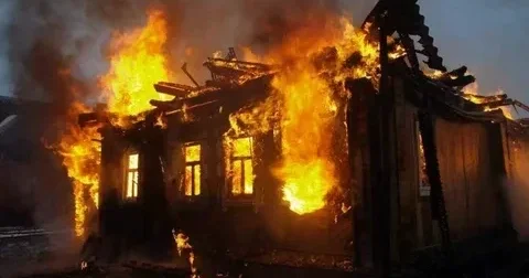 Balakəndə 55 yaşlı kişi öz evini yandırıb