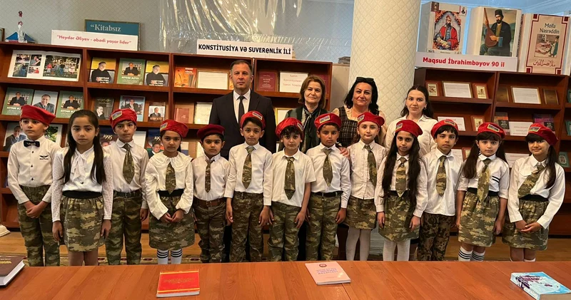 15 İyun Milli Qurtuluş Günü ilə əlaqədar kitab sərgisi keçirilib FOTOLAR