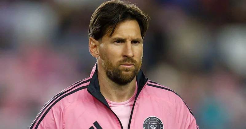 Messi indi yalnız Pele ilə Juninyodan geri qalır
