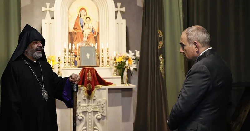 Kremldən əmr: Paşinyan hakimiyyətinə qarşı vuruşun Hraparak