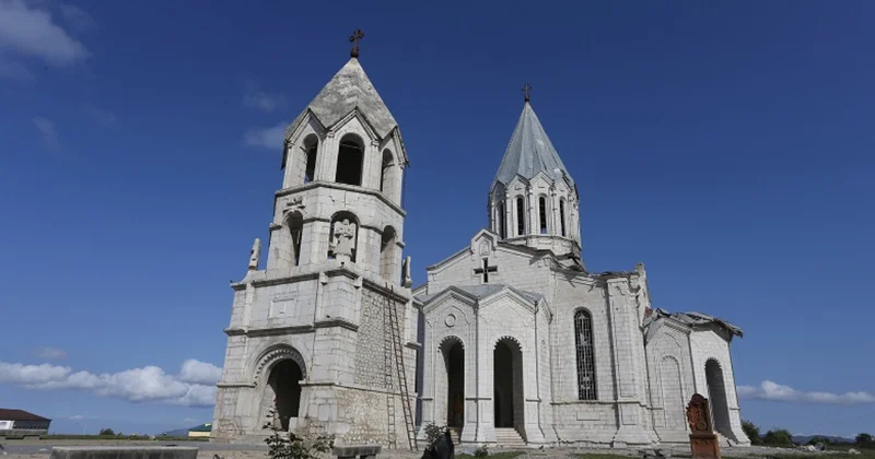 “Hraparak”: “Erməni kilsəsinin Rusiyadan təlimat aldığı üzə çıxıb”