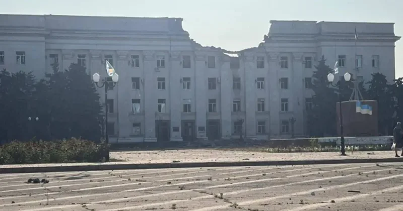 Четыре авиабомбы по центру Херсона