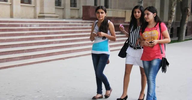 Rayon qızları evin 3 addımlığındakı universitetdə niyə oxumaq istəmir?