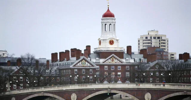 Tramp Harvard tələbə vizalarını məhdudlaşdıran fərman imzalayıb