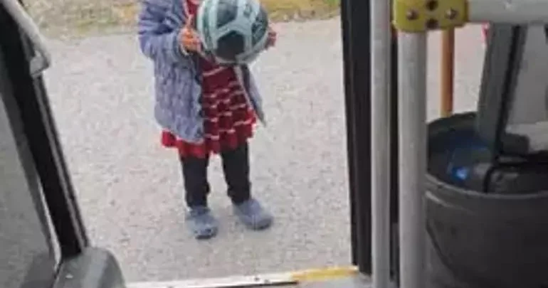 Avtobus sürücüsü lentə aldı: O qədər şirindir ki, sərvət istəsə verərsən