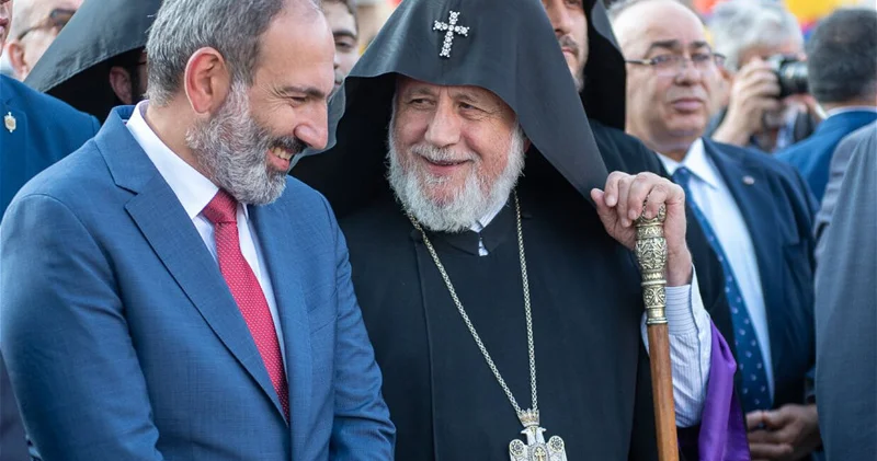 Qaragün keşiş II Qareginin Paşinyandan çəkdikləri: Düzünü de, övladın varmı?