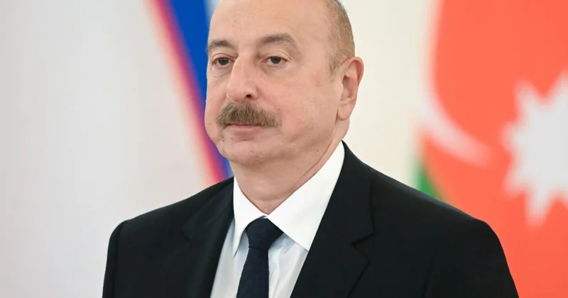 Ильхам Алиев поздравляет...