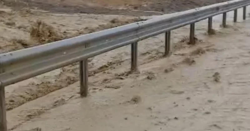 Sel suları Bakı Şamaxı yolunda nəqliyyatın hərəkətinə çətinlik yaradıb