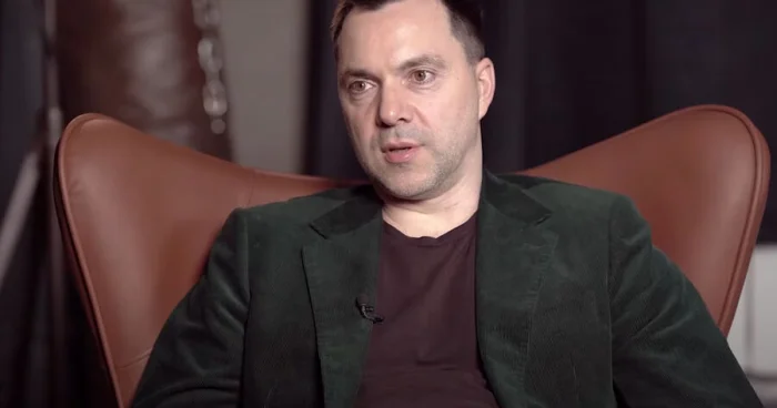Arestoviç: “Ukrayna parçalana bilər” VİDEO