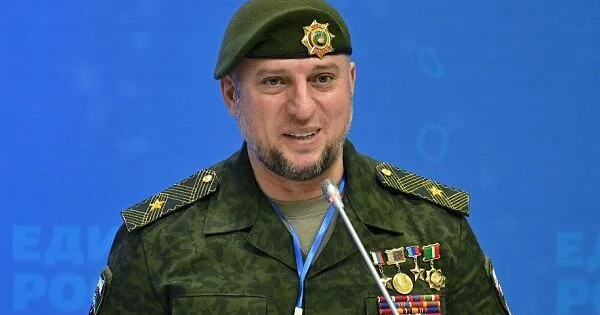 Qız kimi qışqırırdı, o, sadəcə xoruz dur Alaudinov