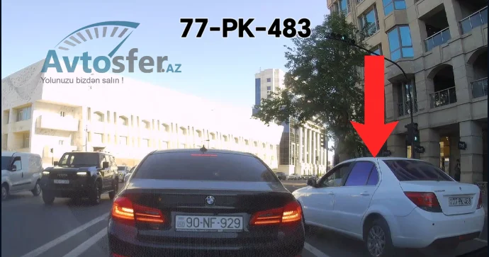 Sola dönmək üçün sağ zolaqda dayanıb yolu kəsdi VİDEO