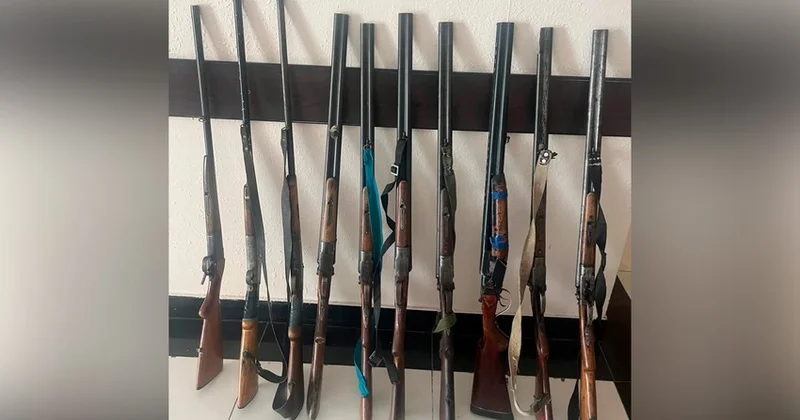 Cəlilabadda qanunsuz saxlanılan silahlar polisə təhvil verildi