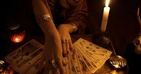 Onlayn falçılar, caduçıxaranlar... Psixoloq