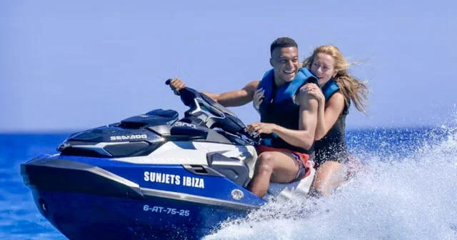 Mbappe sevgilisi ilə belə DİNCƏLİR FOTO