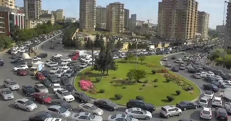Bəzi yollarda tıxac yarandı SİYAHI