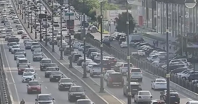 Bakının bir sıra yollarında tıxac yaranıb