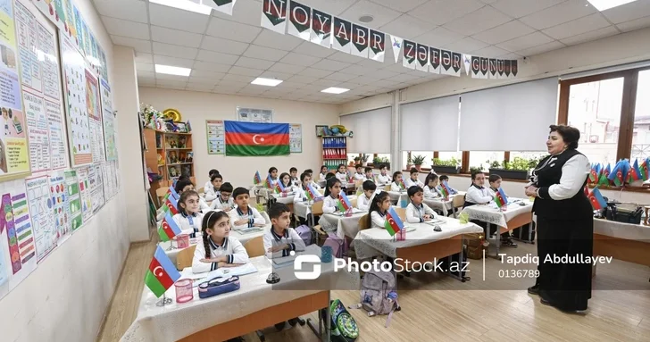 В школах Азербайджана началась запись в первый класс на свободные места