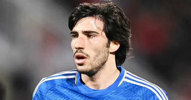 İngiltərənin iki iddialı klubu italyan futbolçuya elçi düşüb