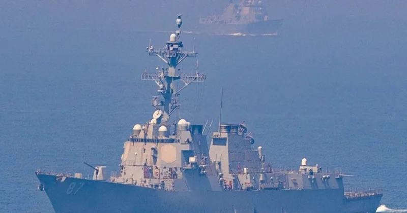 Иран обстрелял военные корабли США