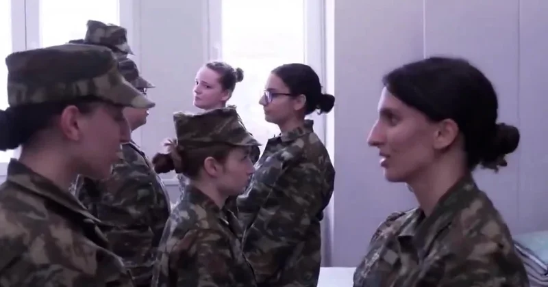 Yunanıstanda qadınlar hərbi xidmətə başladı VİDEO