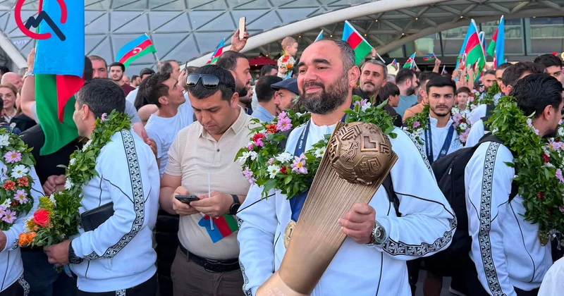 Millimiz Bakıda belə qarşılandı Video