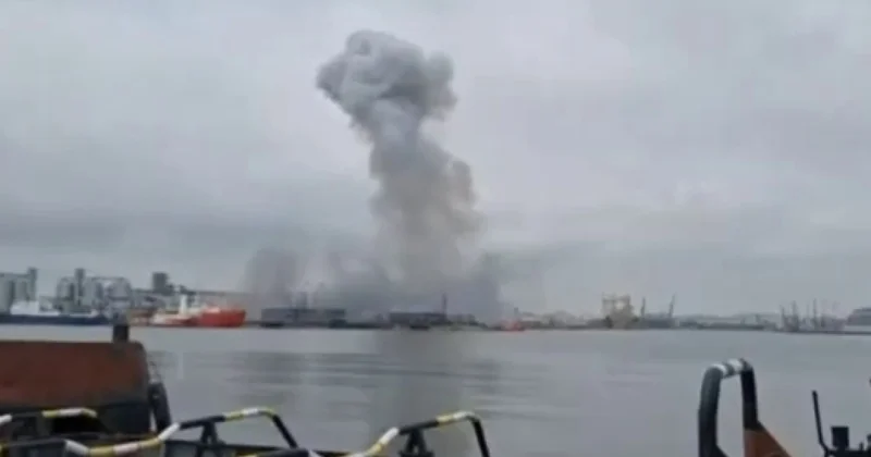 Мощный взрыв возле румынского порта Констанца видео