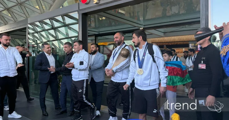 Сборная Азербайджана по мини футболу, ставшая чемпионом Европы, вернулась на Родину ФОТО