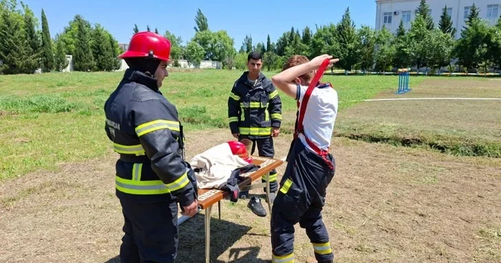 В Азербайджане прошел зональный этап соревнований Юный спасатель и пожарный