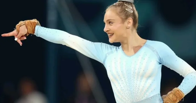 Gimnast Sabrina Voynya sevgilisini döyməkdə ittiham olunur