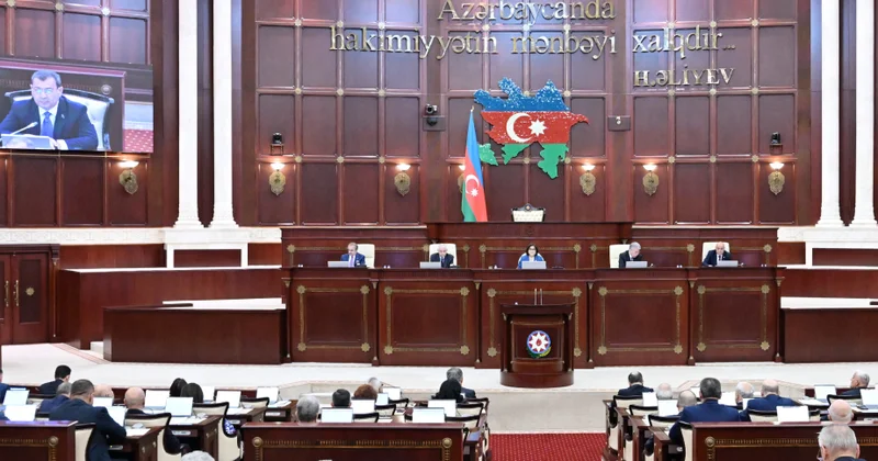 Bəzi qanunlara təklif edilən dəyişikliklər müzakirə olunur