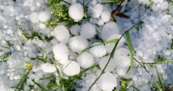 5 sm böyüklüyündə dolu düşdü, 15 dəqiqə davam etdi