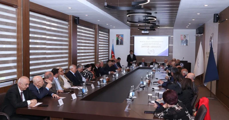 Əməkdar müəllim Ənvər Abbasovun 75 illik yubileyi BSU da qeyd olunub