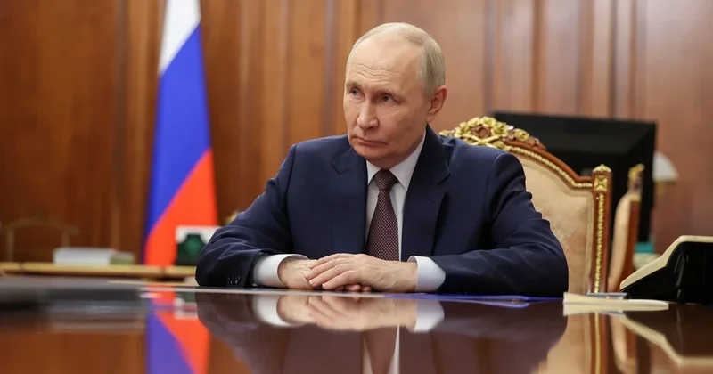 Putin: Böyük dövlət şirkətlərinin Moskvadan köçürülməsi paytaxta zərər vurmayacaq