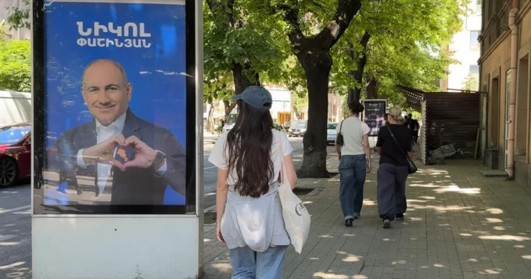 Ermənistanda kritik seçki: Paşinyan qalib gələcək, amma...
