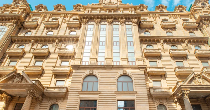 Royal Residence престижный жилой комплекс, построенный компанией Kristal в Насиминском районе ФОТО