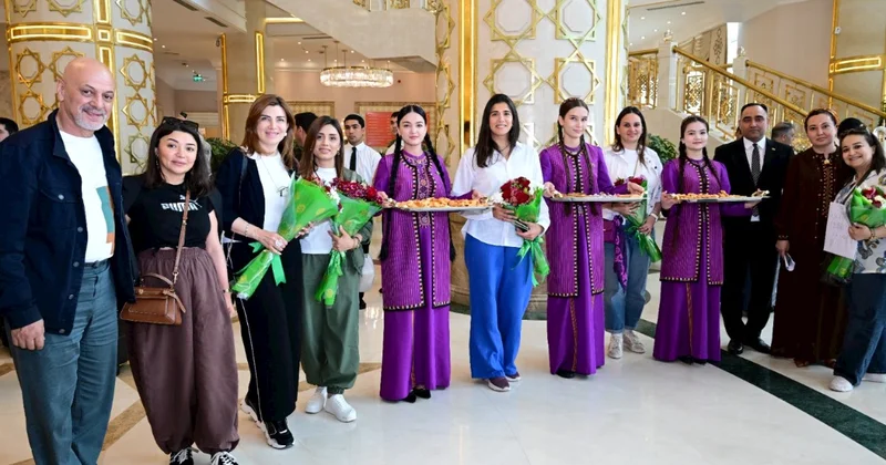 Aşqabad Azərbaycan mədəniyyətini qarşılayır FOTOLAR