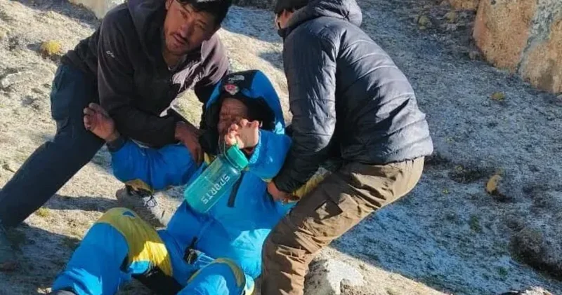 Everestdə möcüzə: Bələdçi su, qida və oksigen ehtiyatı olmadan altı gün keçirdi FOTO