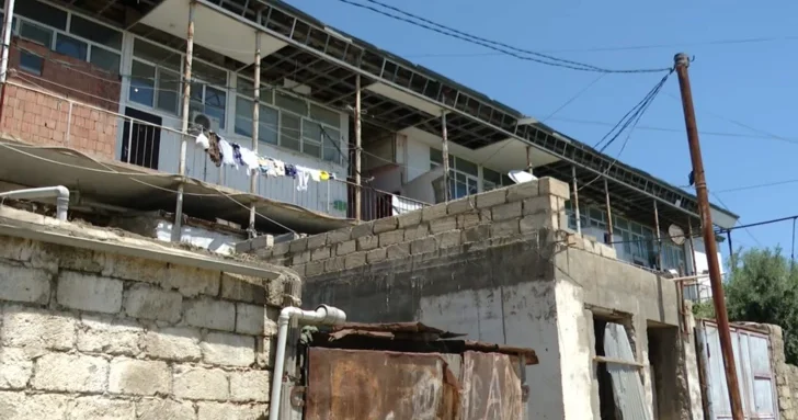 Жильцы аварийного дома в Баку ожидают переселения уже девять месяцев