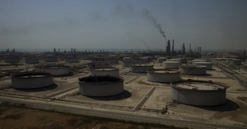 OPEC+ gündəlik neft hasilatını yarım milyon barel artıracaq