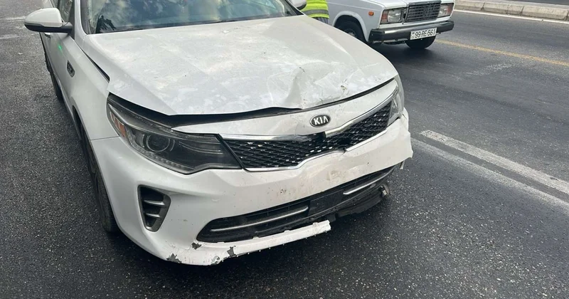 Ayıq sürücü sükan arxasında yatdı Bakıda zəncirvari qəza FOTO