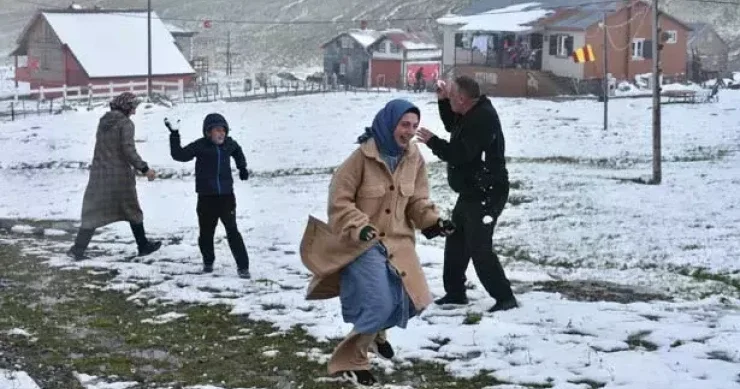 İyul ayında qartopu oynadılar: Görünməmiş bir şey yaşadılar FOTOLENT