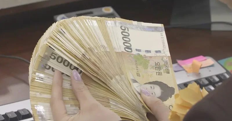Южная Корея выплатит гражданам по 110 долларов
