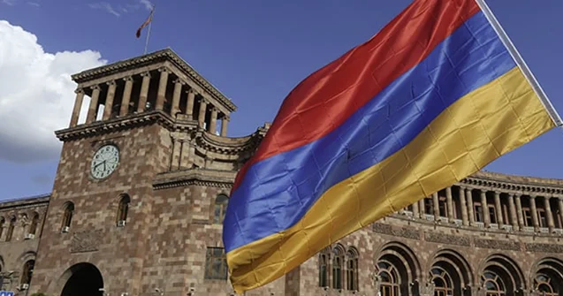 Bayraq var, konstitusiya var, dövlət YOX! Ermənistanda fəlakət günüdür