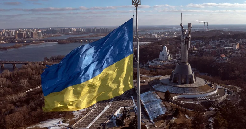 Париж может создать фонд восстановления Украины после ухода BlackRock